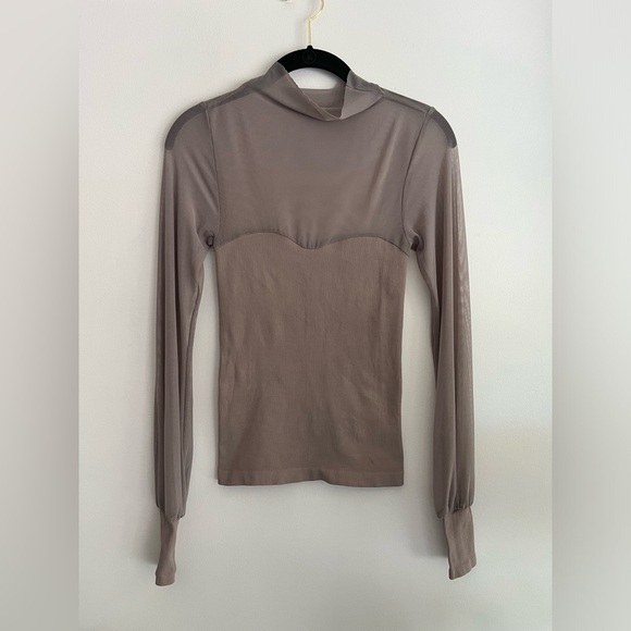 ~SOLD~ Light Up Layering Top NWOT - Picture 2 of 4